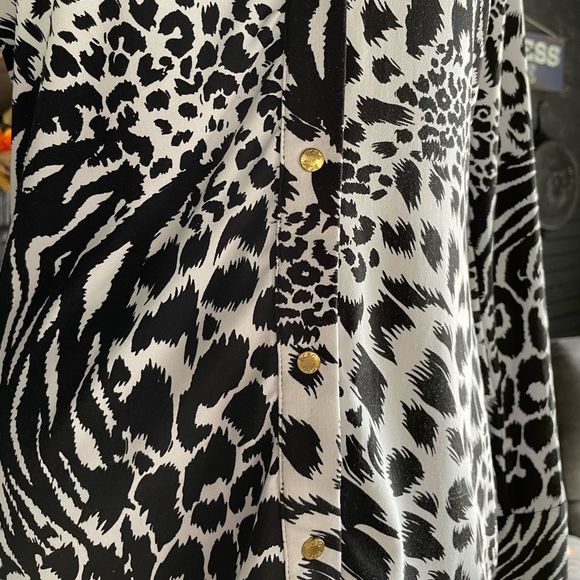 BCBG MaxAzria  Casual Button Down Top - Picture 6 of 11